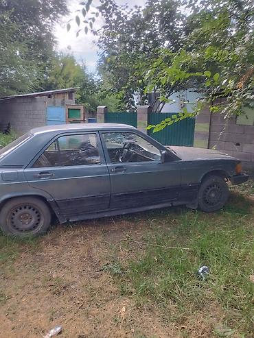 jac js6: Mercedes-Benz 190: 1987 г., 1.9 л, Механика, Газ, Седан — 1