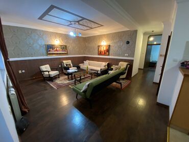 Kuće na prodaju: 530 kv. m, 6 soba — 23