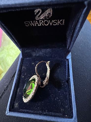 Sırğalar: Swarovski sırğa, təzədi. Qiymət 60 azn — 2
