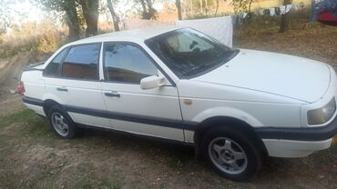 шины на эксковатор: Volkswagen Passat: 1990 г., Седан