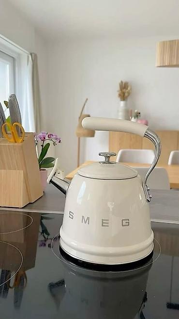 h96 max: Электрический чайник Smeg в стиле ретро, цвет кремовый. - Корпус из — 1