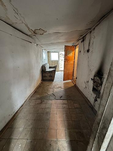 Продажа коттеджей и домов: Срочно продаётся пристроенная времянка в центре города, район — 13