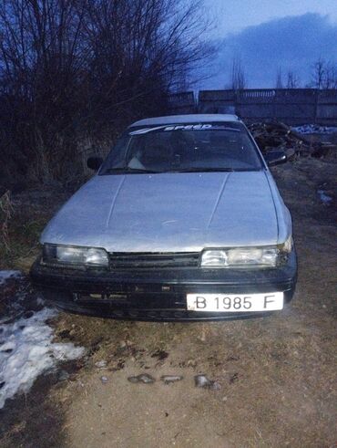 бостери авто: Mazda 626: 1988 г., 2.2 л, Механика, Бензин, Хетчбек