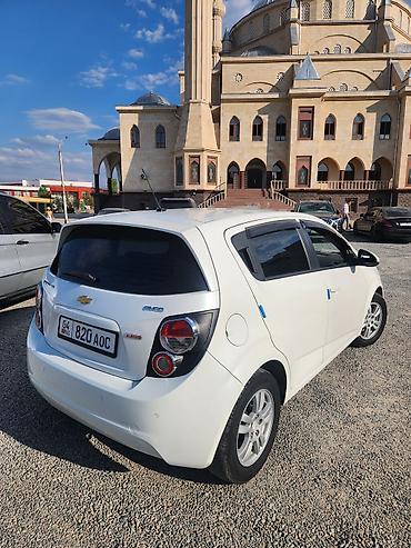 Chevrolet: Chevrolet Aveo: 2015 г., 1.4 л, Автомат, Бензин, Хэтчбэк — 3