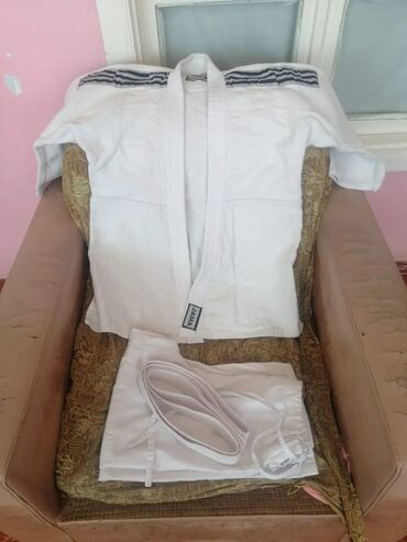 İdman formaları: Məhsul: Judo/ciyudo üçün komplekt formalar Təsvir: - Brend: Adidas — 1