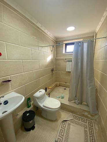 Продажа коттеджей и домов: Продаётся дом с участком 6 соток в районе АУЦА Локация: чуть выше — 15