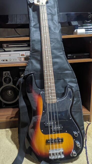 гитара советская: Squier by Fender, Affinity Series, Precision Bass, цвет Sunburst