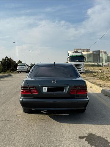 Mercedes-Benz: Mercedes-Benz E‑Class (W210) sedan Salam avtomabıl gundelık sürülür — 3
