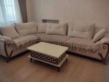 Стулья: Divan ve masa satilir. Ayriliqda ve biryerde alina biler. Divan 300