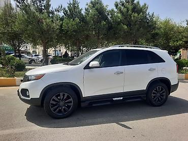 Kia: Kia Sorento TLX, ağ rəngli, 5 qapılı SUV. Xüsusiyyətlər və təchizat — 12