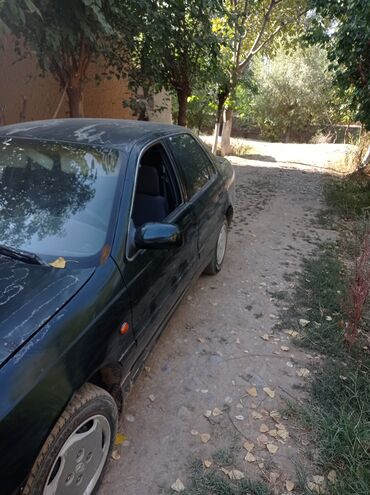 авто в рассочку: Hyundai Elantra: 1995 г., Механика, Седан