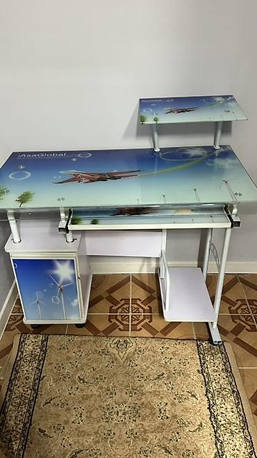 полочка: Компьютерный стол со стеклянной столешницей и ярким принтом (самолёт — 1