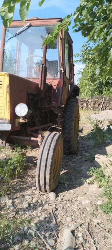 трактор экскаватор: Кыргызстанга келгенине 2 жыл болгон Без токумен 1 шайманы бар