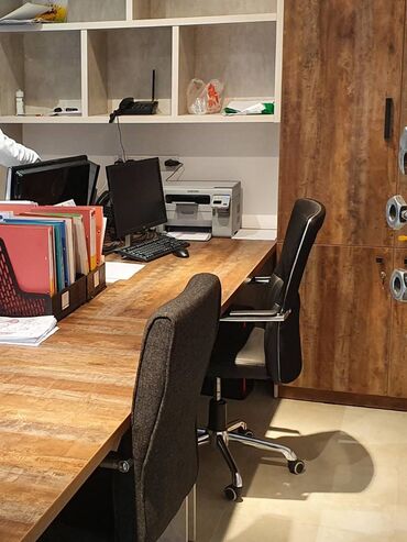 с арендаторами: Сдаю Офис, 58 м², В жилом комплексе, С отдельной кухней, С отдельным входом, С отдельным сан узлом