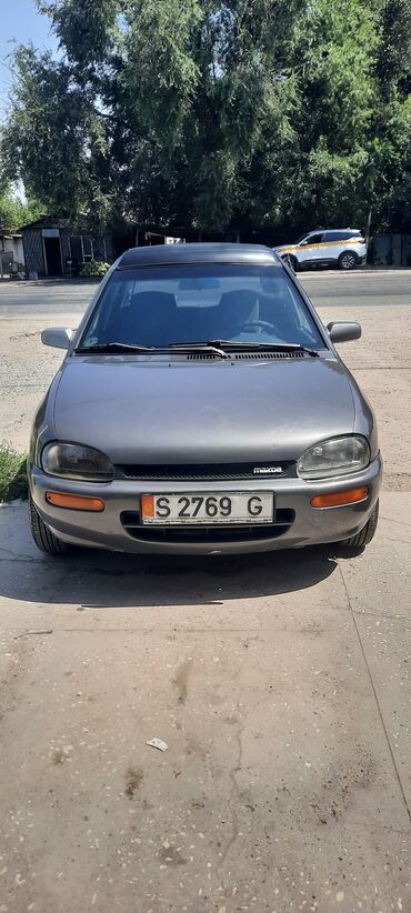 мазда 1: Mazda 121: 1993 г., 1.3 л, Механика, Бензин, Седан