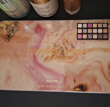 Şəxsi əşyalar: Makeup Revolution göz kölgəsi palitrası - Brend: Revolution - Məhsul — 1