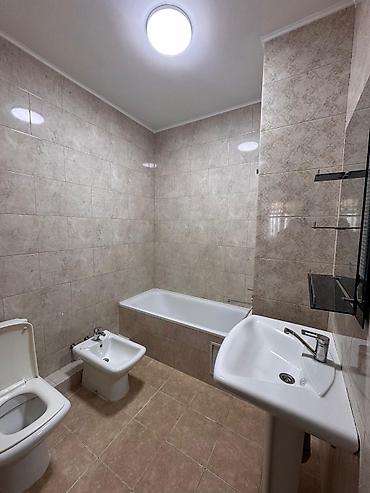 кв филармония: Сдается 3 ком квартира, возле Филармонии. 120м2 . Квартира расположена — 8