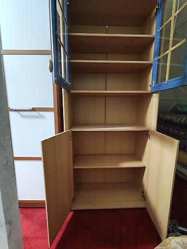 iskaf: Mavi-bənövşəyi və ağac rəngli vitrinli şkaf - Material: Laminat/LDSP — 3