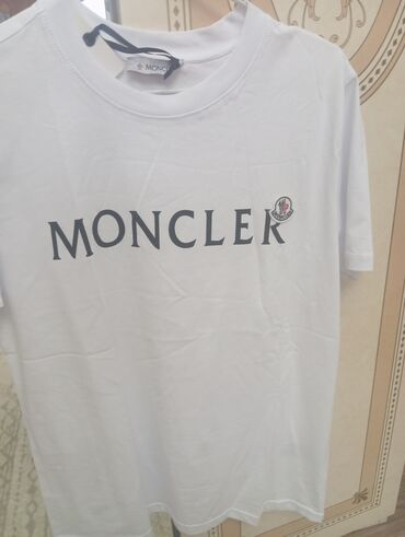 национальные головные уборы: Мужская футболка, M (EU 38), Moncler, Новый, цвет - Белый, Самовывоз