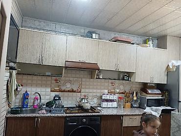 kuxna üçün stol: Mətbəx mebel dəsti . Qiymetde endirim olunacaq.Ela veziyyetdedir cox — 1