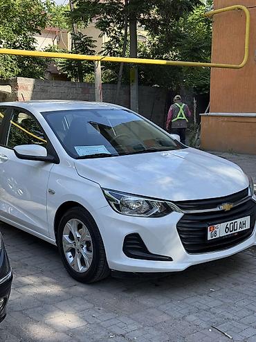 кобальт: Chevrolet Onix: 2020 г., 1 л, Автомат, Бензин, Седан — 3
