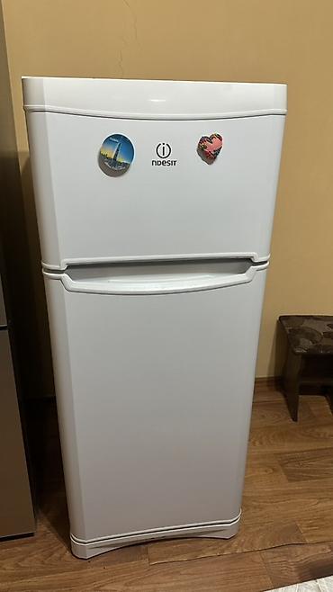 морозильник indesit: Холодильник Indesit, классический двухкамерный. - Раздельные двери — 1