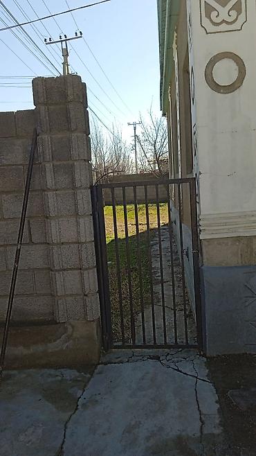 комната ак ордо: Продаю два дома на одном участке,15соток со всеми хоз постройками. В — 6