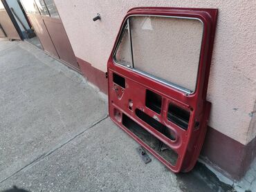 Auto delovi: Vrata desna Lada 2121 Niva. U crvenoj boji. Polovna, zdrava. Skinuta — 9