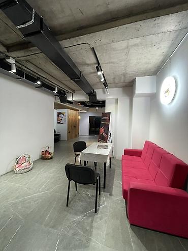 Аренда помещений свободного назначения: 🏢 Сдается коммерческое помещение — 200 м² 📍 Первая линия — Жибек Жолу — 9