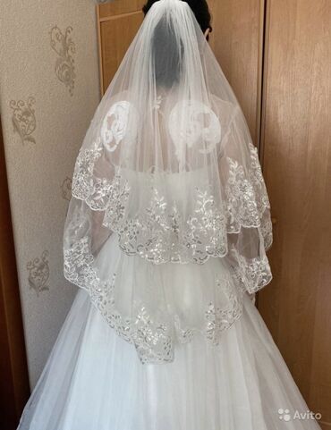 белый платья: Продаю НОВОЕ свадебное платье. Ни разу не надевалось, была только