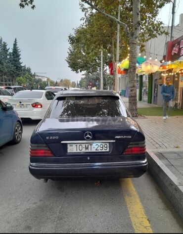 Mercedes-Benz: 111 Mator Qaz quraşdırılıb texpasportda qeyd olunub. Dəri salon — 3