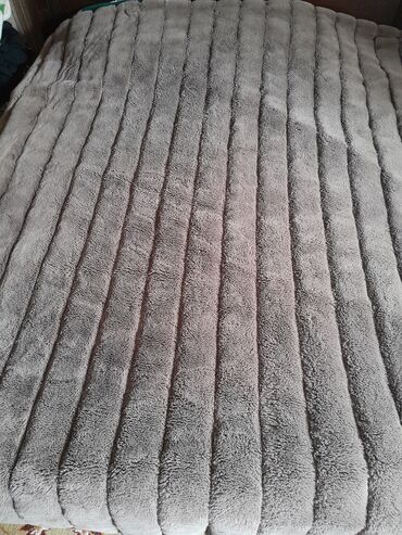 текстиль одеяла подушки: Покрывало меховое очень мягкое и тёплое. Размер 2.20 на 2.20