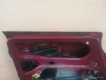 Auto delovi: Vrata zadnja leva Lada 2105,2107 Riva u bordo boji. Vrata su ocuvana — 9