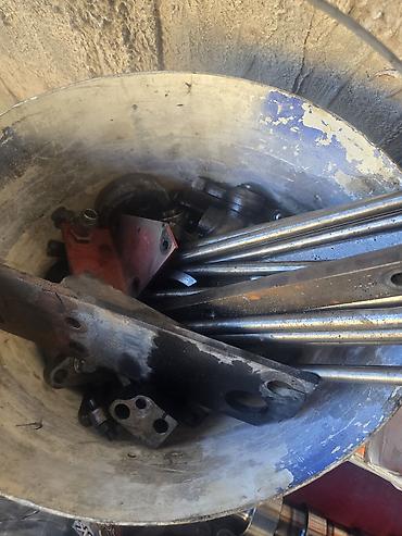 Двигатели, моторы и ГБЦ: Запчасти для дизельного двигателя (набор) Состав: - Две головки блока — 4