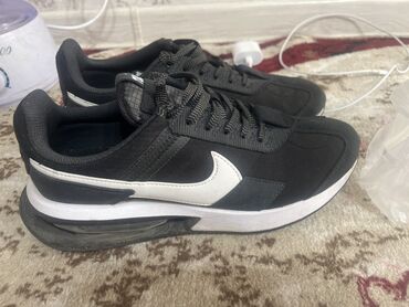 продаю женские сапоги: Эркектердин кроссовкасы, 41, Nike, Жаңы, Өзү алып кетүү