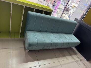 мебель бу для кафе: Прямой диван, цвет - Голубой, Б/у