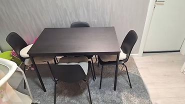 Prodajem sto i 4 stolice iz Ikee. Dimenzije stola 110×67cm. Kupljeno