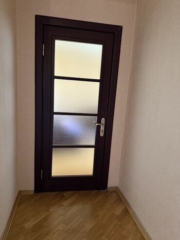 Bu daxili qapı klassik dizayna malikdir və istənilən evə zəriflik