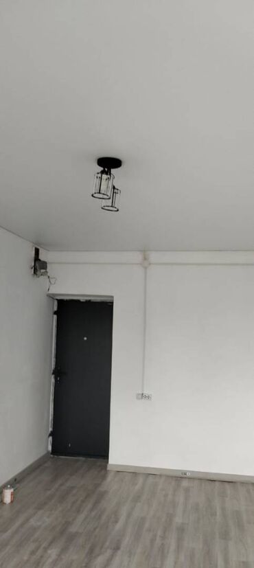 продается цокольное помещение алматинка магистраль: 1 бөлмө, 18 кв. м, Жатакана жана мейманкана түрүндө, 4 кабат, Косметикалык ремонт
