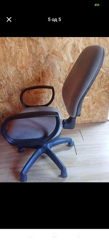 Ergonomска офис stolica na točkićima - Naslon i sedište tapacirani