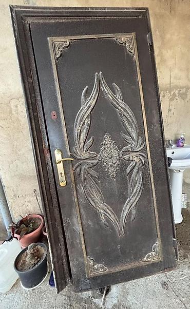 Metal giriş qapısı