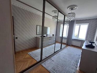 Dəhliz dolabı satılır 1100 azn.Ölçü:uzunluğu təxminən 3.50 sm,hündürl
