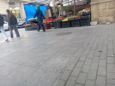 Meyvə və giləmeyvə: Təzə meyvə-tərəvəz çeşidi - Nar: iri, sululuq və canlı qırmızı rəng - — 3