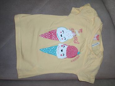 majice za devojčice na bretele: Dve majice kratkih rukava za bebe devojčice broj 68-74, nošene po