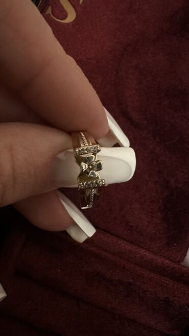 свадебное платье без кольца: Золотое кольцо с декоративной коронкой/цветком в центребриллианты