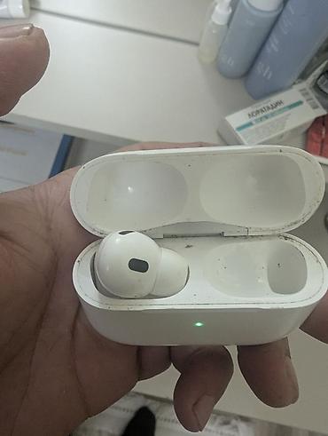 Уюлдук телефондор үчүн аксессуарлар: Airpods оригинал брали в Asia store. одно ухо отсутствует. любые — 1