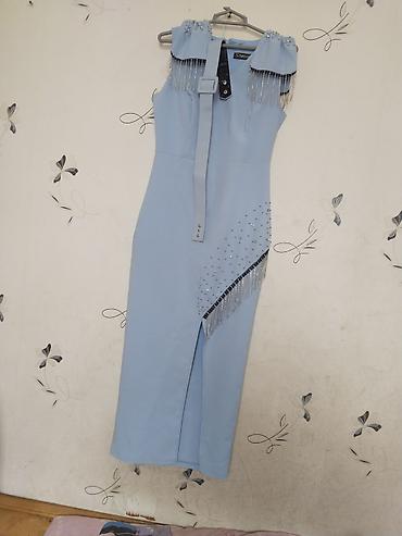 ziyafət geyim: Mavi rəngdə zərif qadın paltarı - Model: midi uzunluq, qolsuz - Rəng — 1