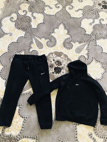 Личные вещи: Спортивный костюм Nike, M (EU 38), цвет - Черный
