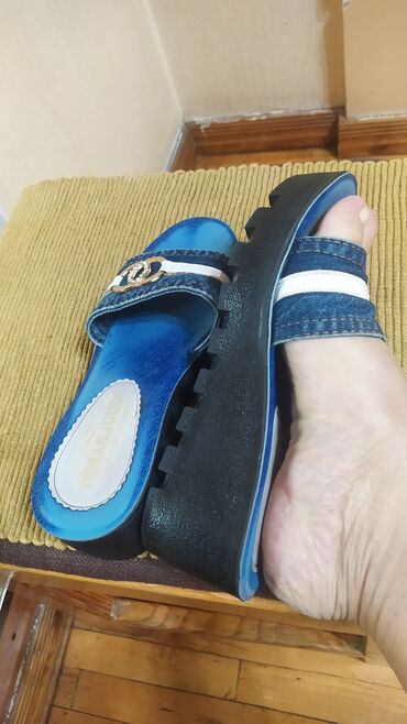 Домашние тапочки: Домашние тапочки, 37.5, Б/у, цвет - Синий — 28