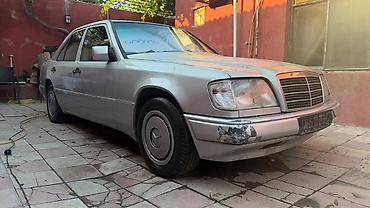 Mercedes-Benz: Mercedes-Benz 260: 2.6 l | 1989 il Sedan — 4